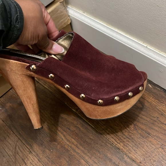 Burgundy clogs - Picture 2 of 4